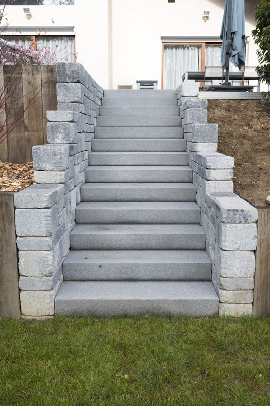 Escalier-bloc-marche-granite2