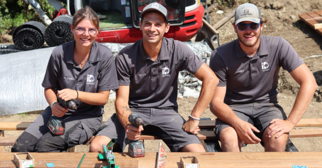 Photo d’équipe de nos graines de talent sur un chantier avec le sourire