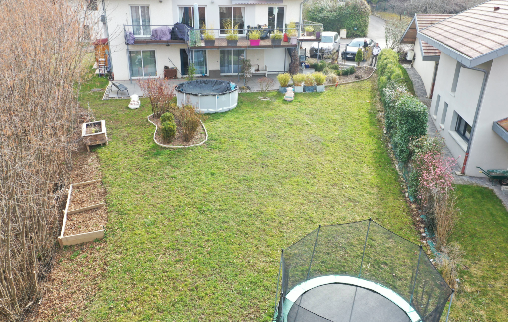 amenagement-jardin-piscine-naturelle-soutenement-gabions-1-vue-aerienne-jardin-avant-realisation photo jardin avant réalisation aménagement paysager