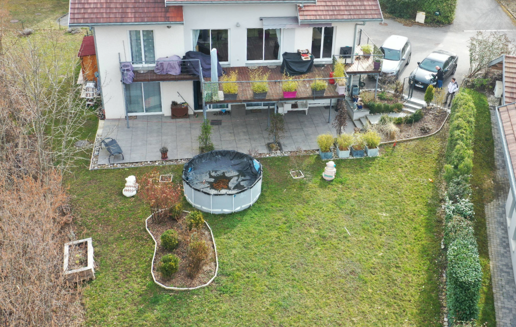 amenagement-jardin-piscine-naturelle-soutenement-gabions-3-vue-aerienne-jardin-avant-realisation photo jardin avant réalisation aménagement paysager