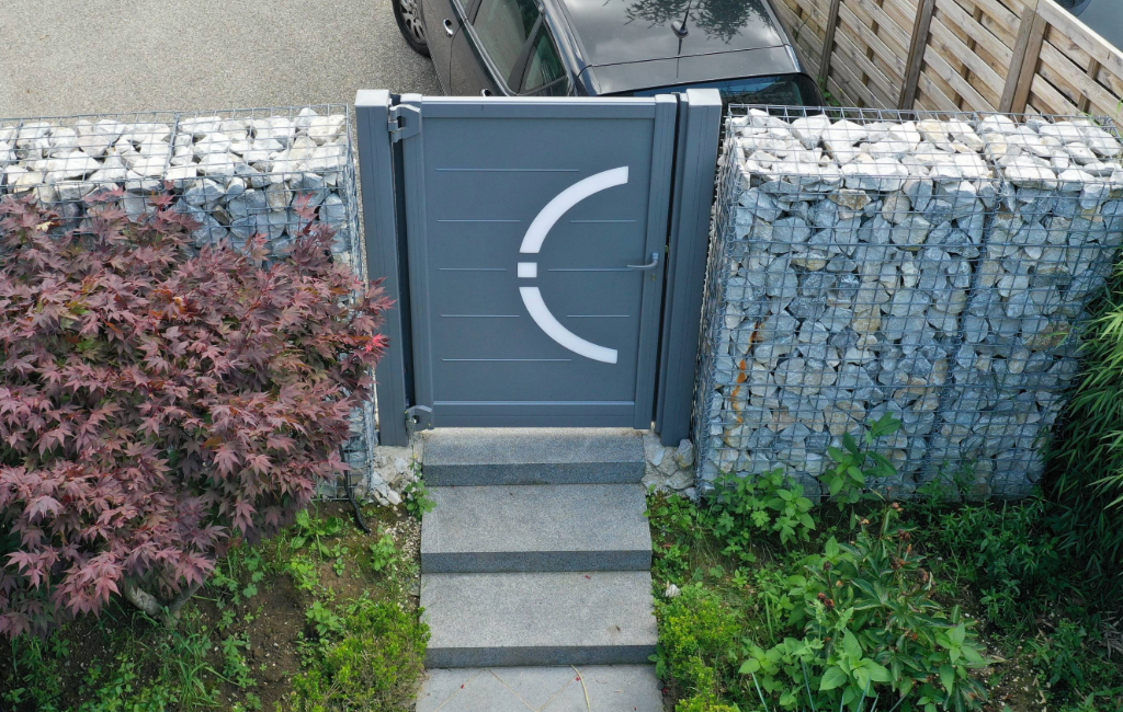 amenagement-jardin-piscine-naturelle-soutenement-gabions-8-portillon-gabions-muret-escalier-plantation amenagement-jardin-piscine-naturelle-soutenement-gabions-8-portillon-gabions-muret-escalier-plantation