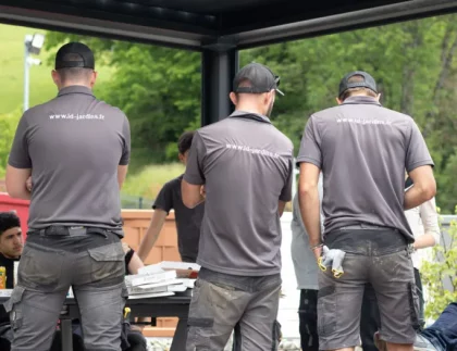 paysagiste-annecy-amenagement-exterieur-id-jardins-equipes-pergola-bioclimatique