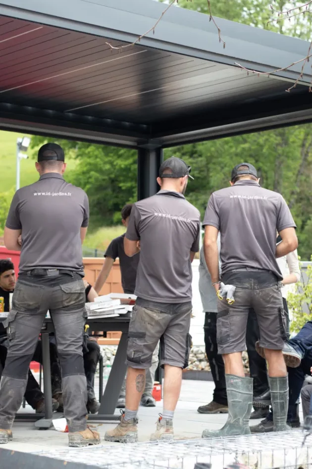 paysagiste-annecy-amenagement-exterieur-id-jardins-equipes-pergola-bioclimatique