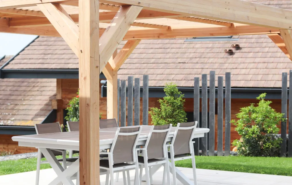 paysagiste-annecy-amenagement-exterieur-id-jardins-pergola-bois paysagiste-annecy-amenagement-exterieur-id-jardins-pergola-bois
